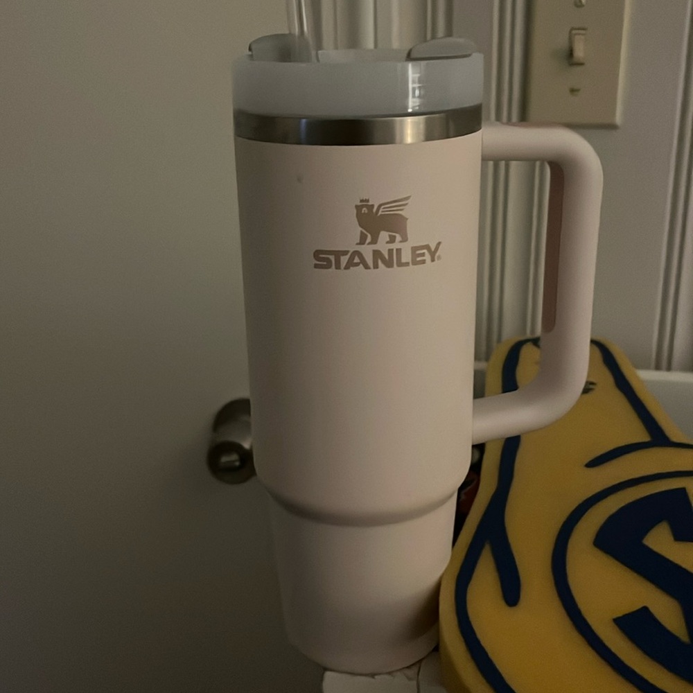 Pink Stanley Cup, Used 1 once, hand washed and ran through dishwasher